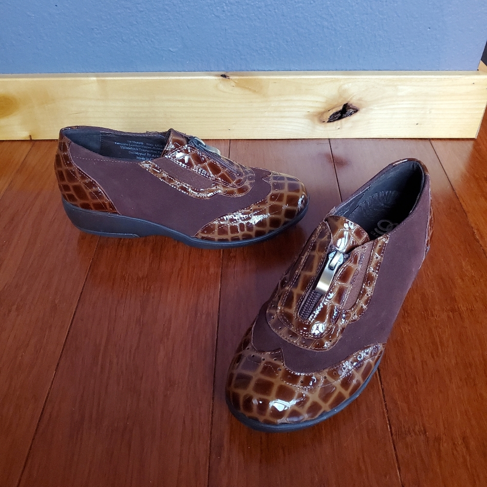 Gravity Defyer Patent/Suede Comfort Shoes